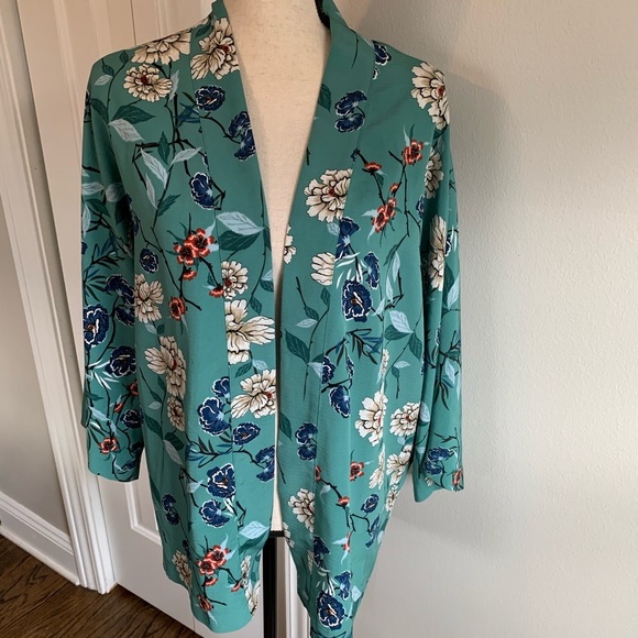 PRIMARK FLORAL TOP JACKET BEACH COVER like new - Picture 2 of 8